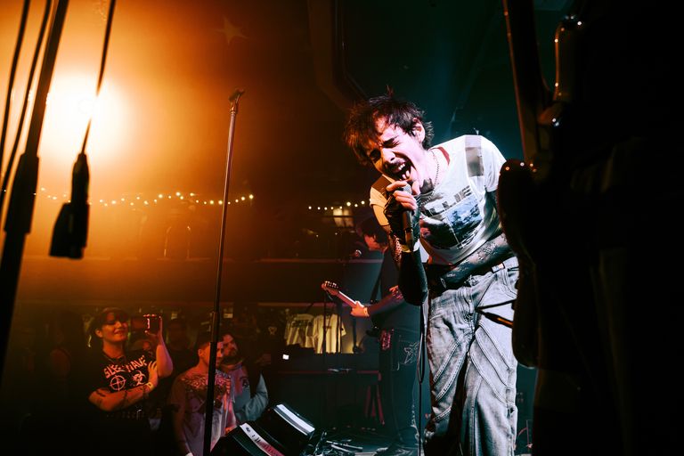 MACËY performing live at Jive in Adelaide 
